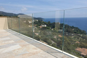 Garde corps en verre rail à la Française